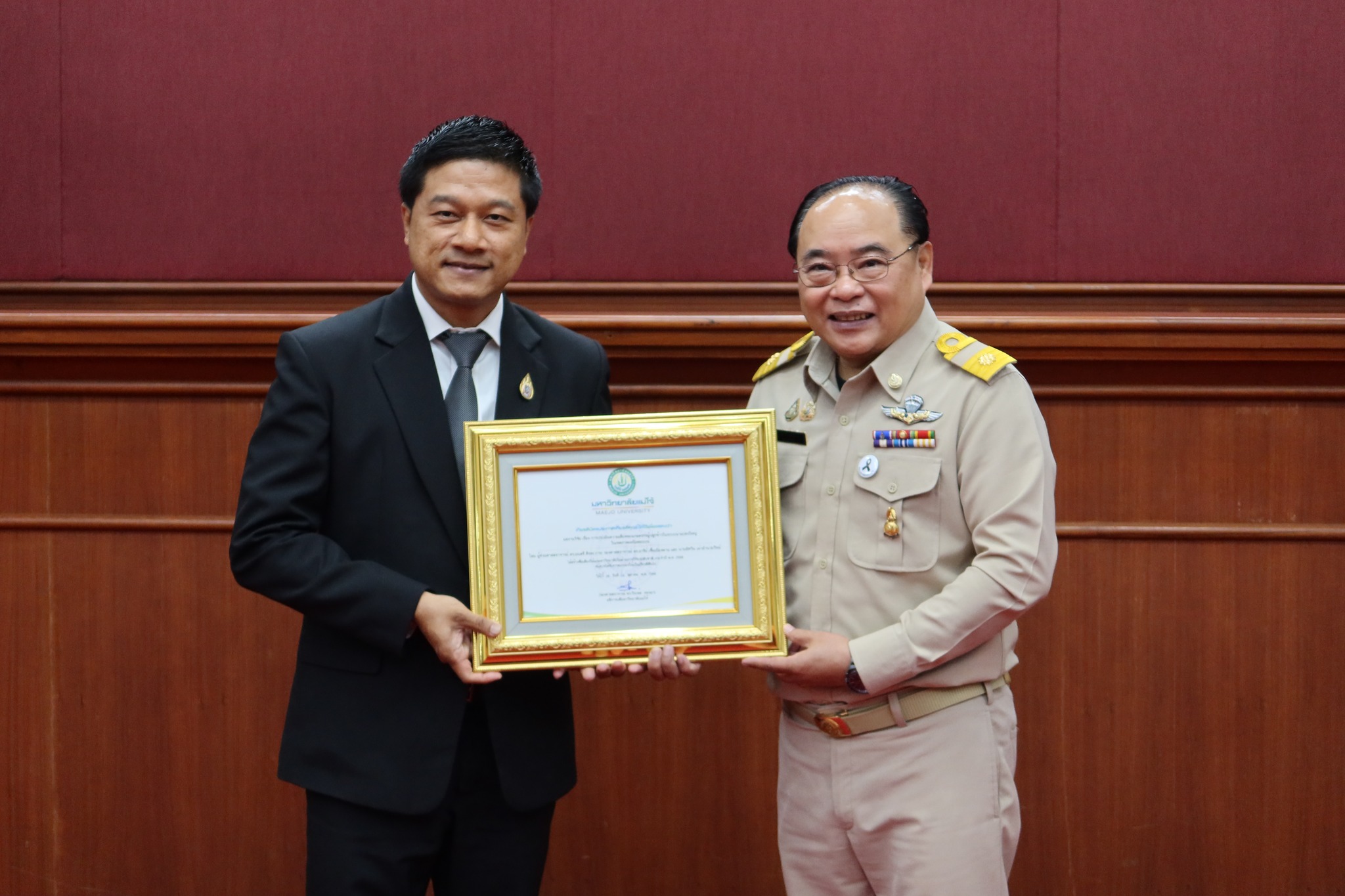 พิธีมอบใบประกาศเกียรติคุณให้แก่นักวิจัยที่ได้รับรางวัลผลงานวิจัยหรืองานสร้างสรรค์ในระดับชาติและนานาชาติ ประจำปีงบประมาณ พ.ศ. 2568